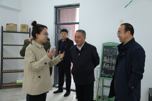 孙登林与创业学生交流