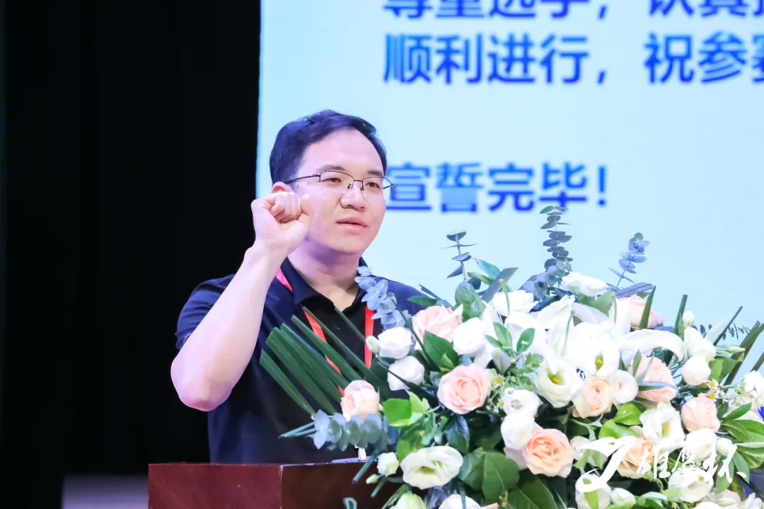 图片12.png 百校齐聚冰城竞锋芒,十一载薪火铸匠心:第十一届雄鹰杯小动物医师技能大赛盛大开幕