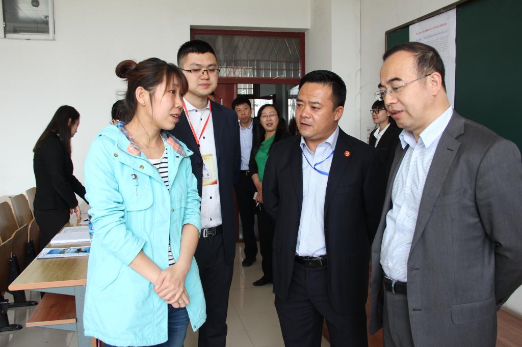 陈延良与用人单位交流