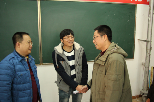 校党委副书记与贺飞交流