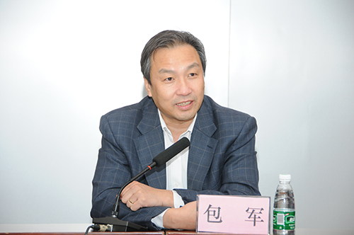 校长包军在培训会上讲话