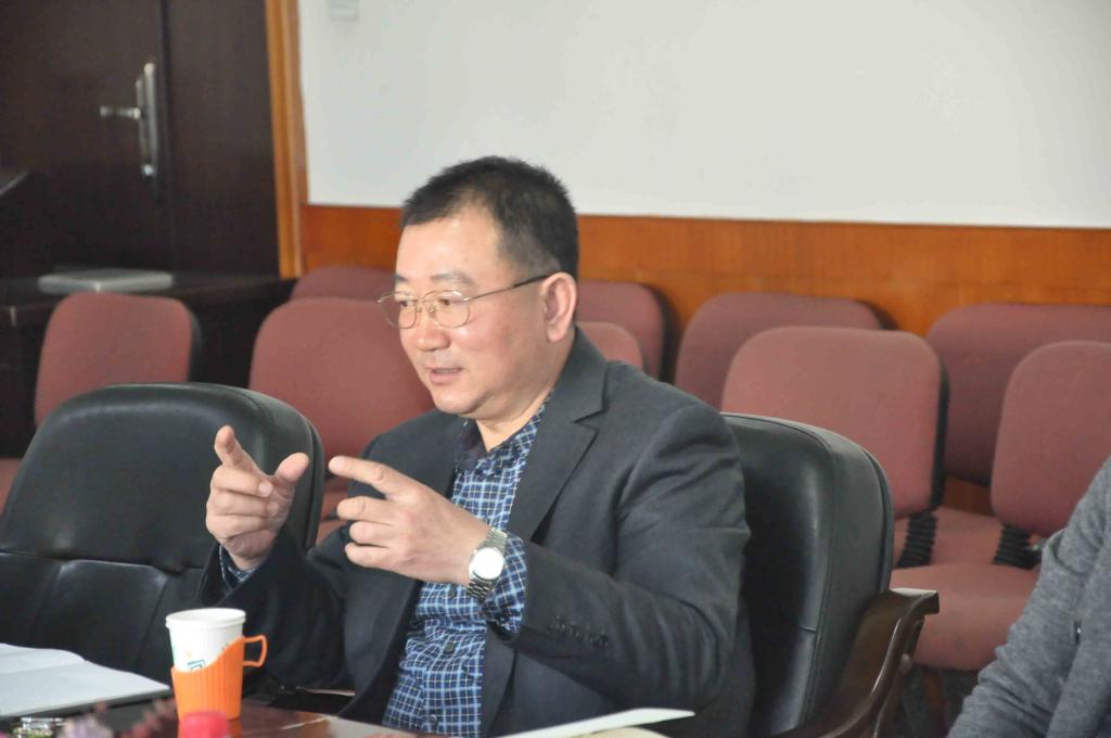 崔国文教授做专题报告