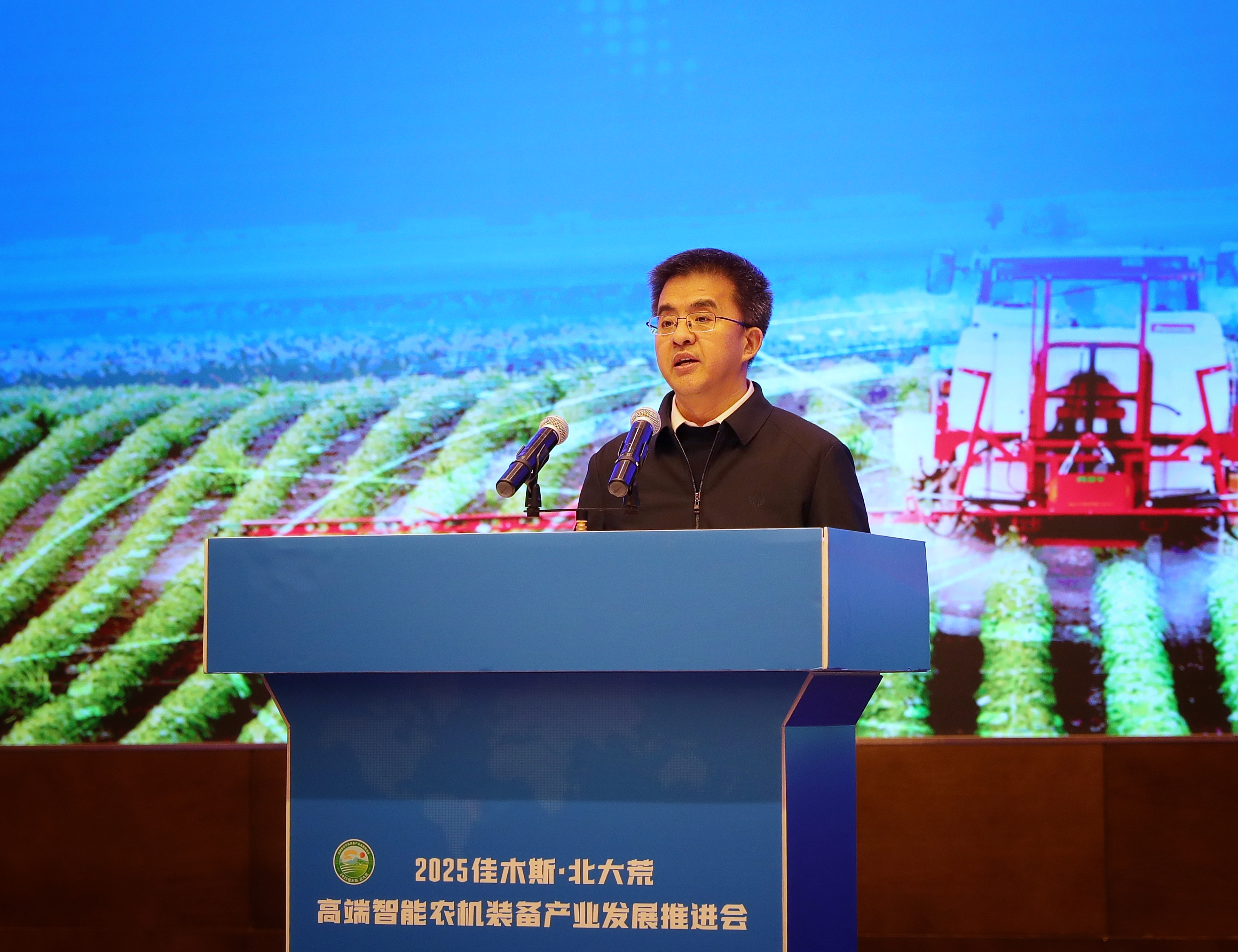 校长刘竹青带队参加2025佳木斯·北大荒高端智能农机装备产业发展推进会-东北农业大学