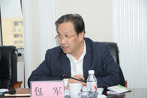 包军传达有关讲话精神并作交流发言
