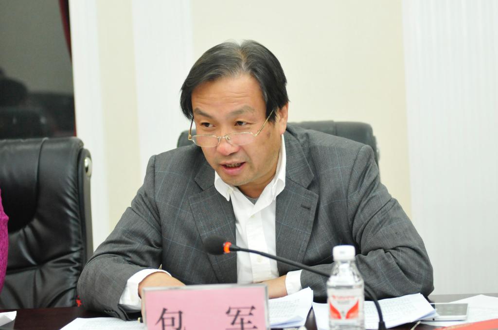 包军全文传达《关于新形势下党内政治生活的若干准则》并作交流发言