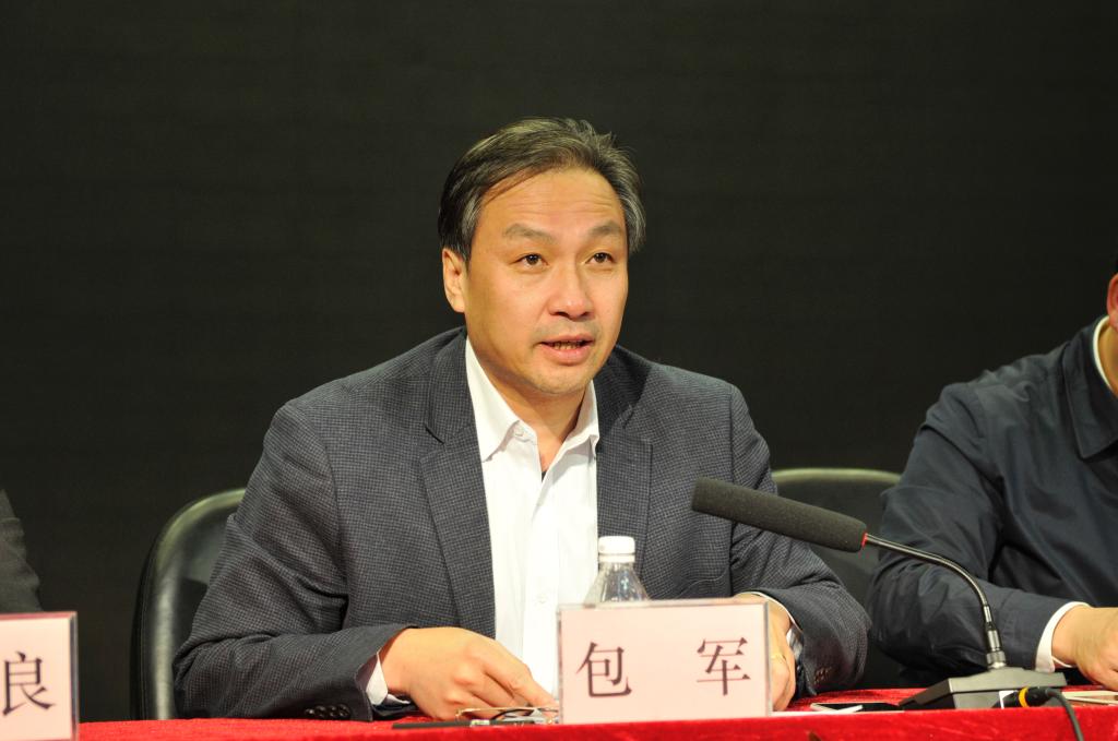 包军对寒假重点工作及安全工作进行部署