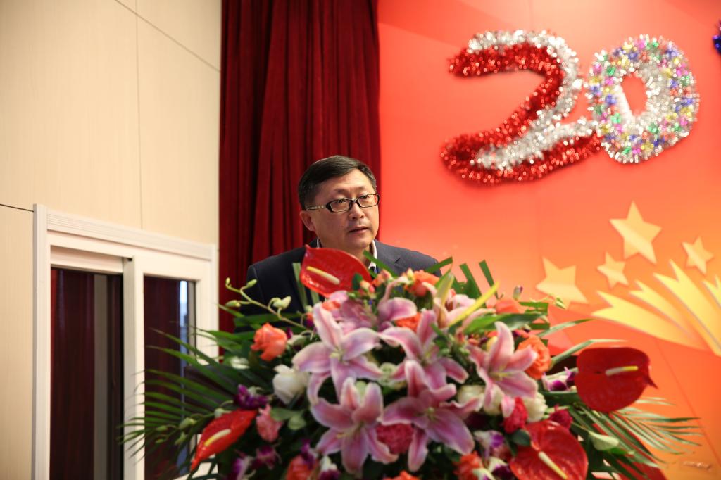 刘清泉代表校友发言