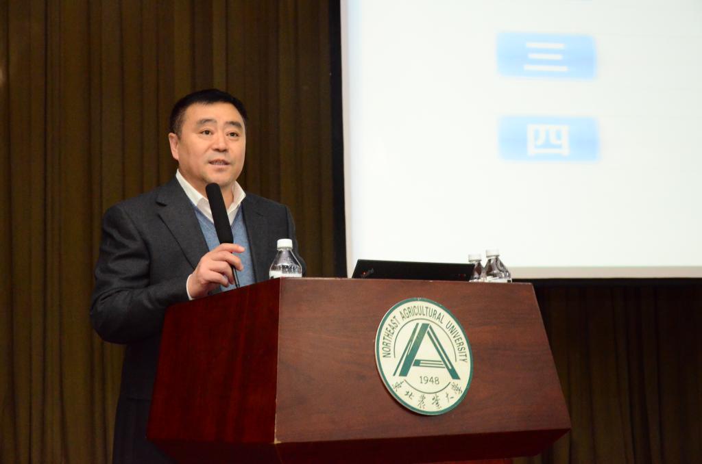 科技处处长焦光纯做报告