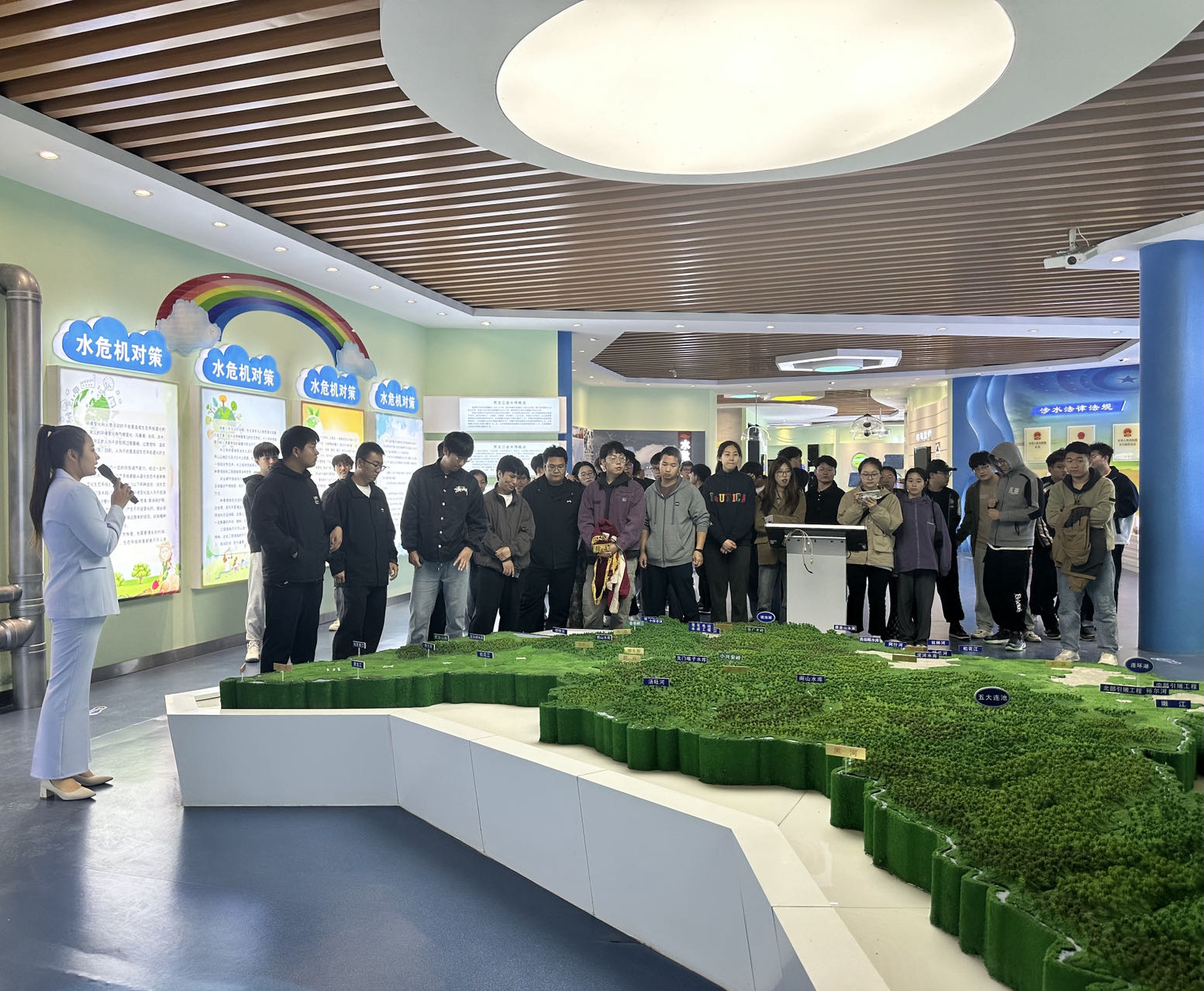 水利与土木工程学院组织研究生新生参观黑龙江省水利科学研究院-东北农业大学
