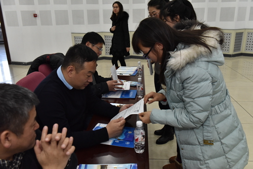 招聘会现场(供稿/招生与就业指导处 摄影/新闻中心记者站:许冀鹏)发布