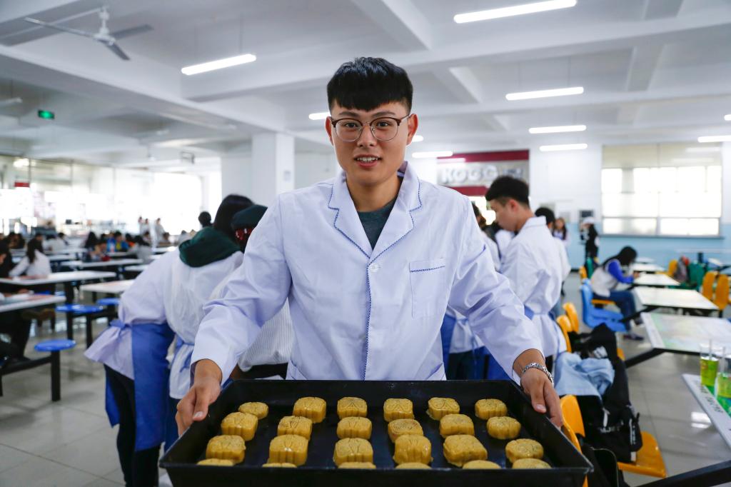 暖心月饼寄乡情我校学生积极响应中秋节系列活动东北农业大学
