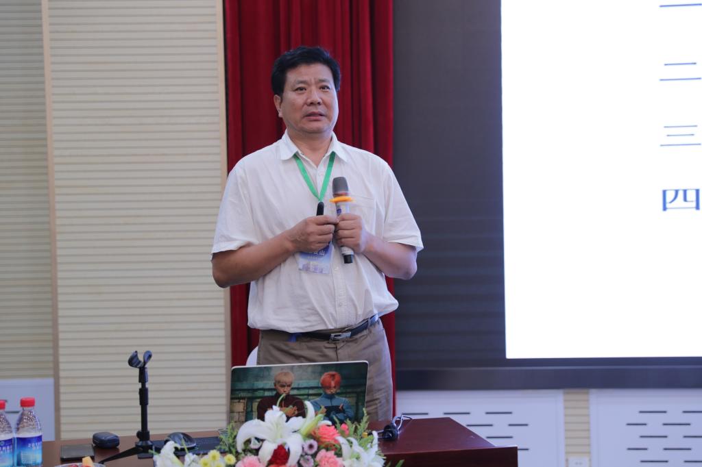 葛长荣,陈代文,陈玉林,赵书红和单安山先后作主题报告辽宁禾丰牧业