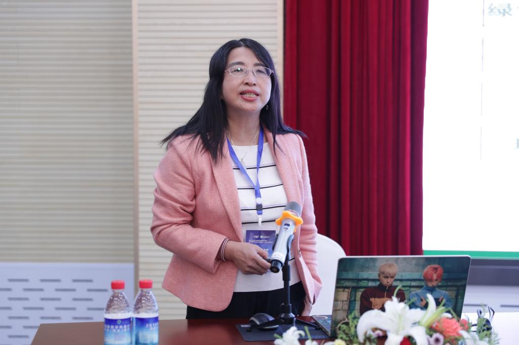 葛长荣,陈代文,陈玉林,赵书红和单安山先后作主题报告辽宁禾丰牧业