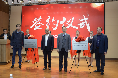 我校动物科学技术学院与两家企业举行校企合作签约揭牌仪式