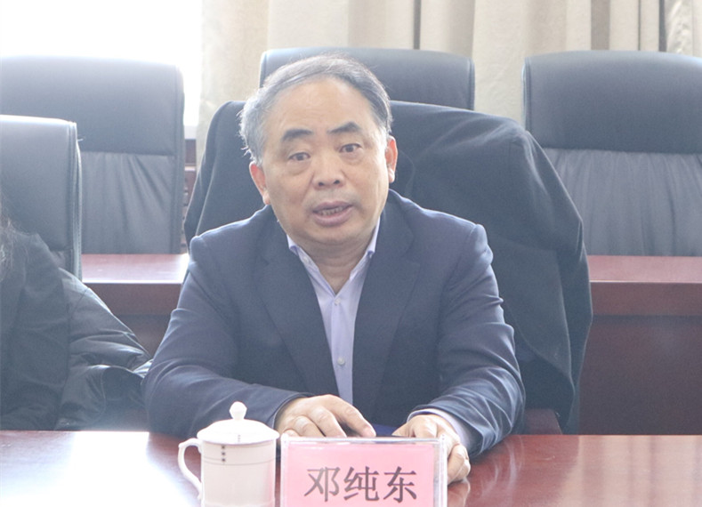 中国社会科学院马克思主义研究院邓纯东教授来我校马克思主义学院与